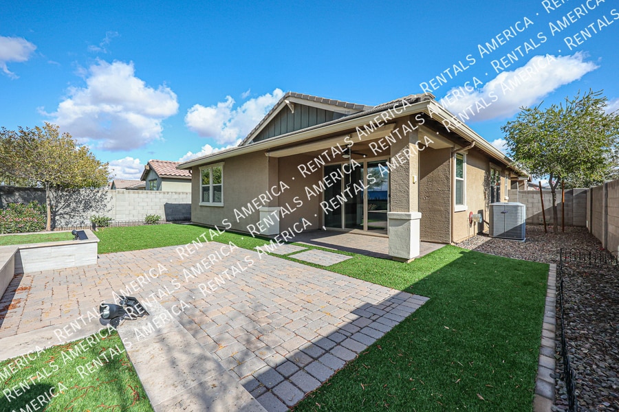 Building Photo - 18716 N Jameson Dr