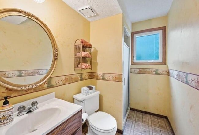 Building Photo - 10414 Valley Forge Ln N