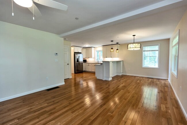 Building Photo - 240 Knollwood Way