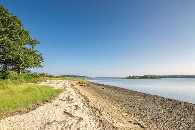 Building Photo - 47L S Ferry Rd