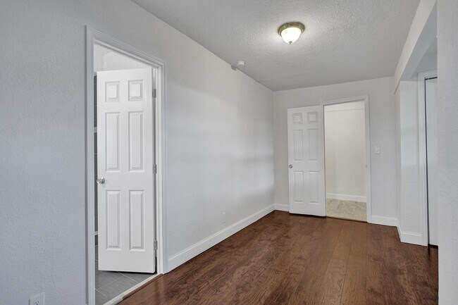 Building Photo - 651 SW 15th St