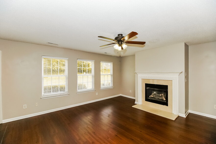 Building Photo - 4431 Staffordshire Ln