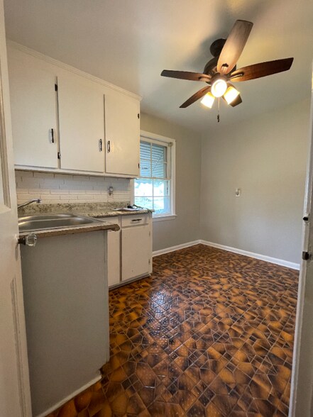 Building Photo - 16606 Lotus Dr