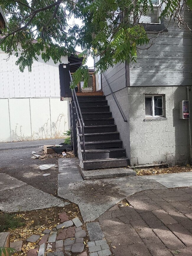 Building Photo - 921 Willow St