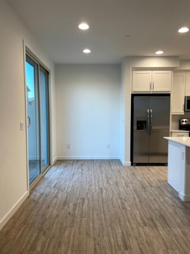 Dining Area - 4100 S Pinelake Way