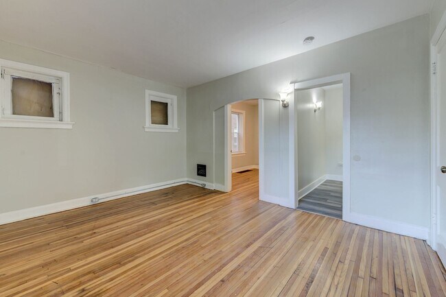 Building Photo - 3953 Tholozan Ave