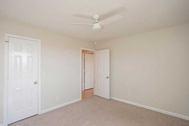 Building Photo - Beautiful 3 Bed Brentwood Townhome!
