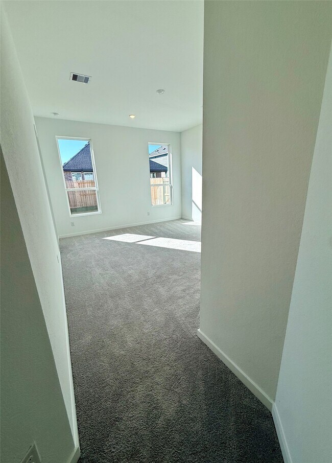 Building Photo - 31111 Riley Hts Dr