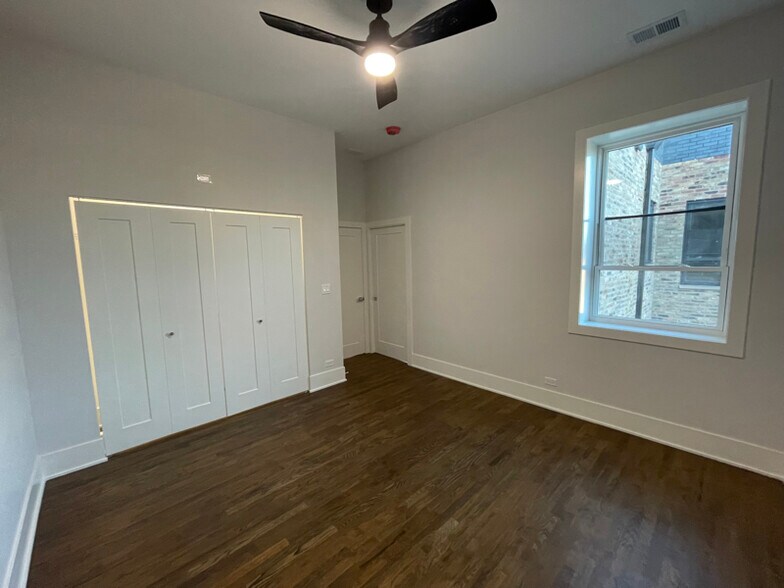 Building Photo - 1647 W Hubbard St