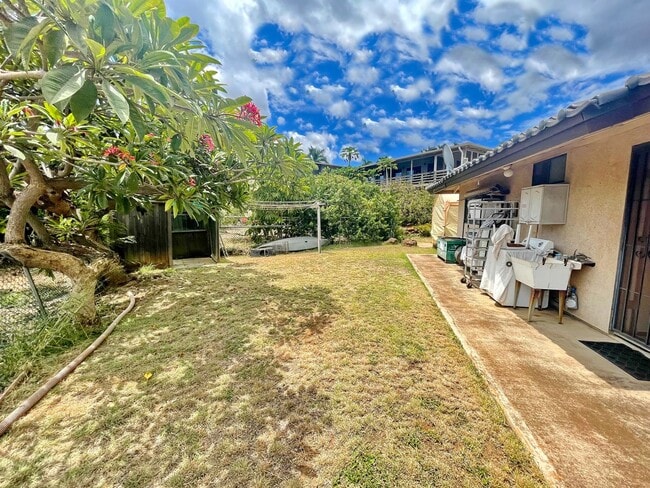 Building Photo - Maui Meadows - 2 Bed 1 Bath Unfurnished Co...