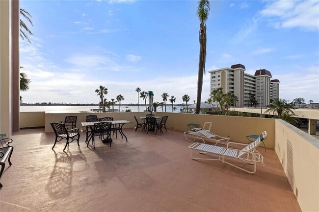 Building Photo - 4775 Cove Cir