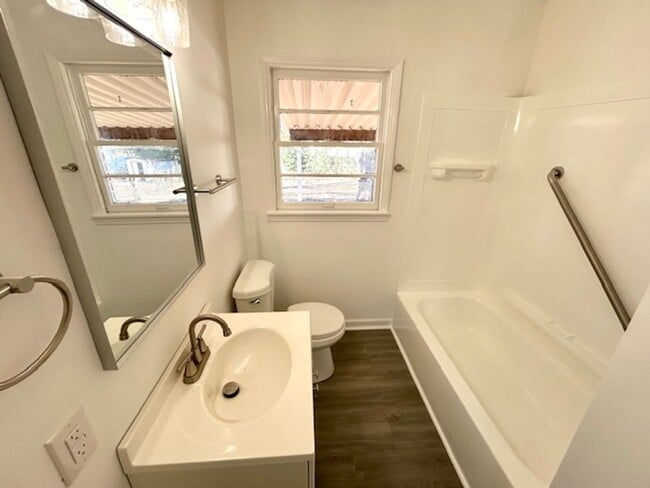 Building Photo - Coming Soon-2/5/26!- Charming 3- bedroom home with a move in special!