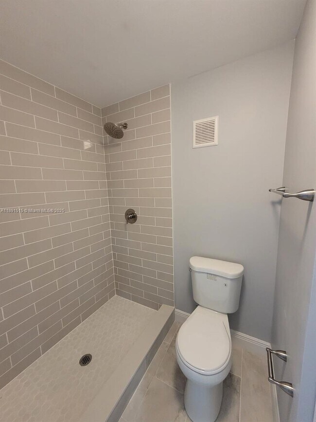 Building Photo - 549 NW 208th Way