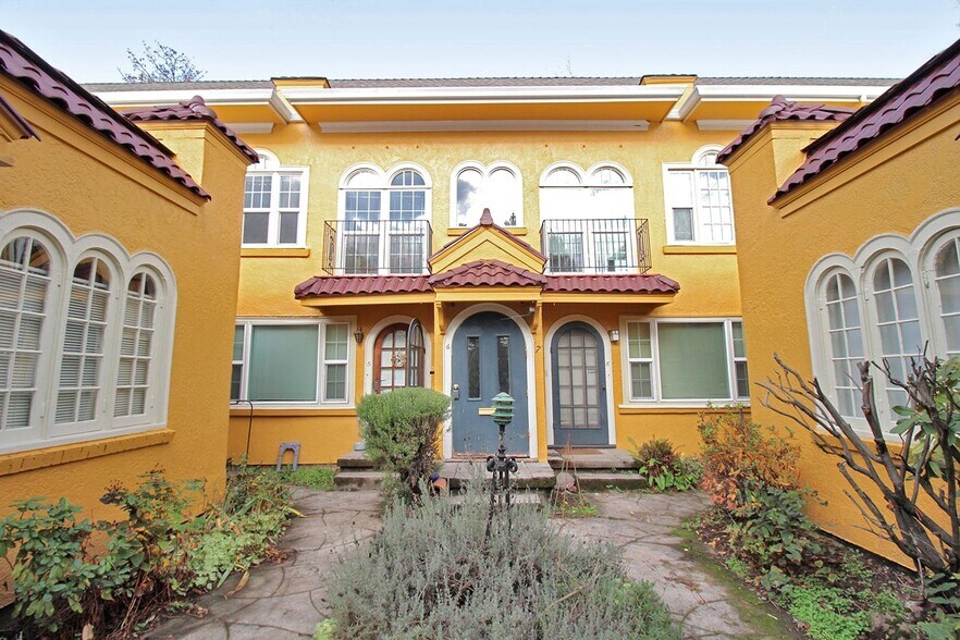 Building Photo - 3087 SE Ankeny St