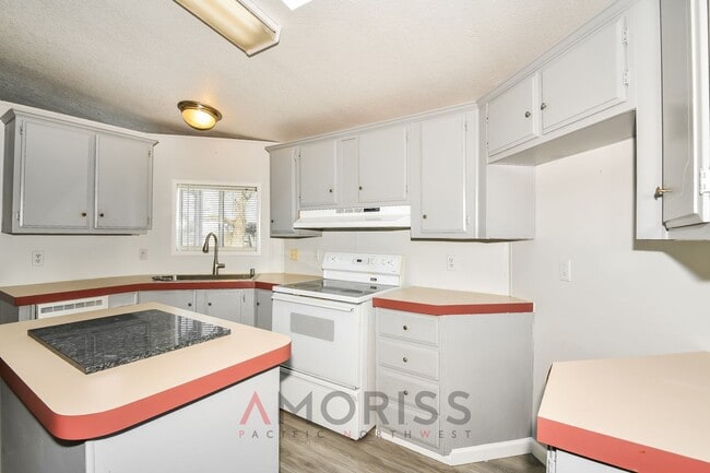 Building Photo - ****COMING SOON****  Country living in a clean, cozy home!