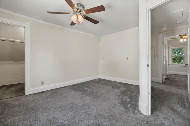 Building Photo - 1509 Kenosha SFH