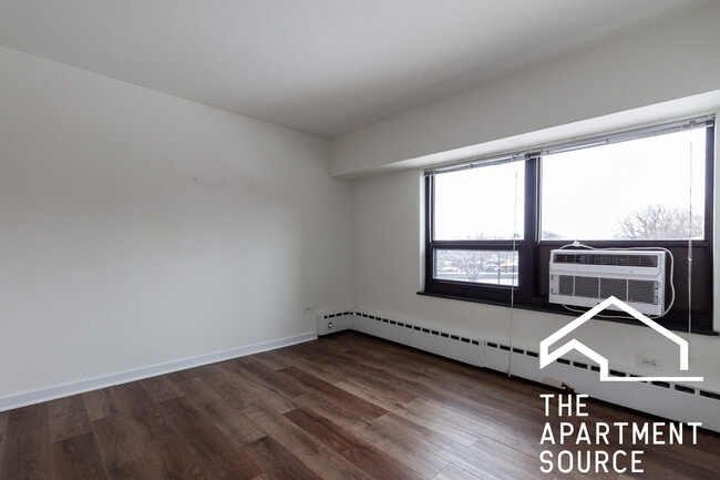 Building Photo - 3130 N Lake Shore Dr