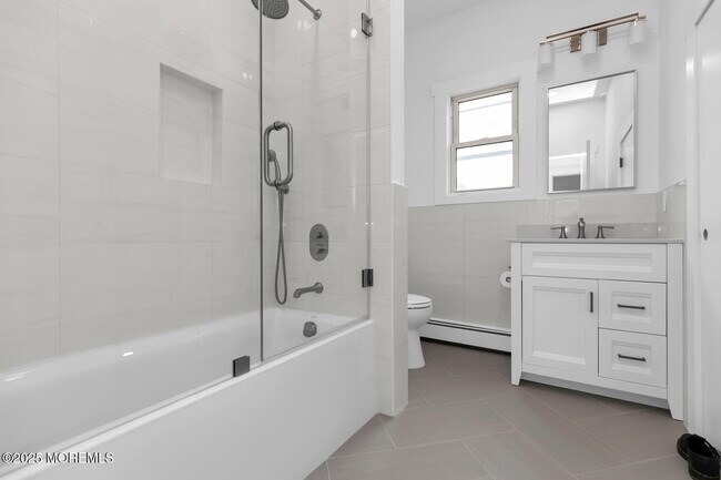 Building Photo - 18 Holly St