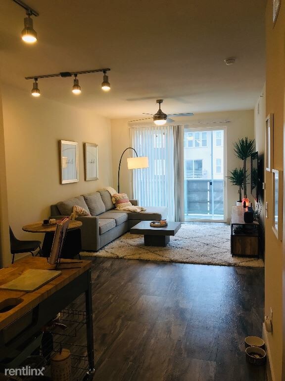 Building Photo - 1 br, 1 bath Apartment - 3211 Palm Way