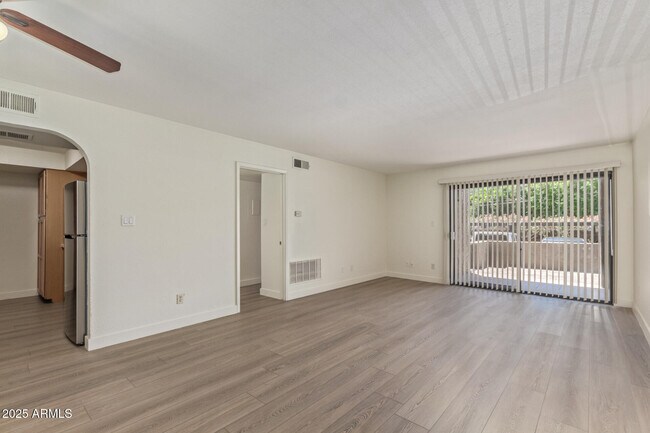 Building Photo - 3825 E Camelback Rd