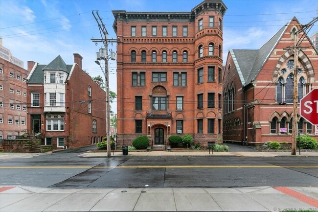 Primary Photo - 284 Orange St
