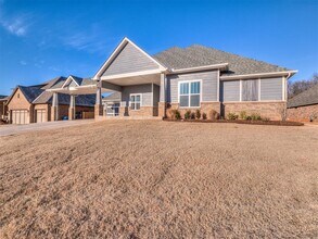 Building Photo - 2425 Rumble Ln