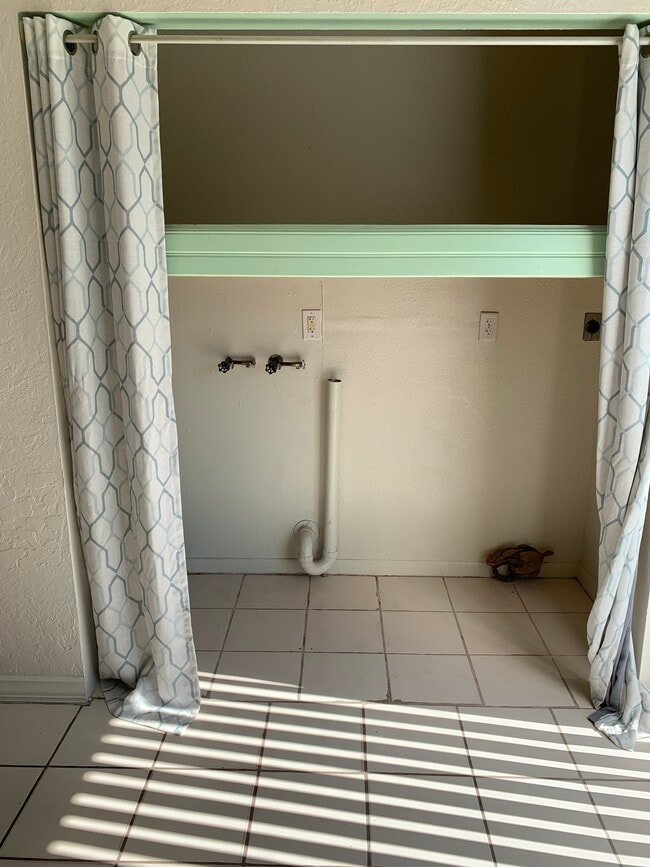 Building Photo - 2138 19th Ave SW