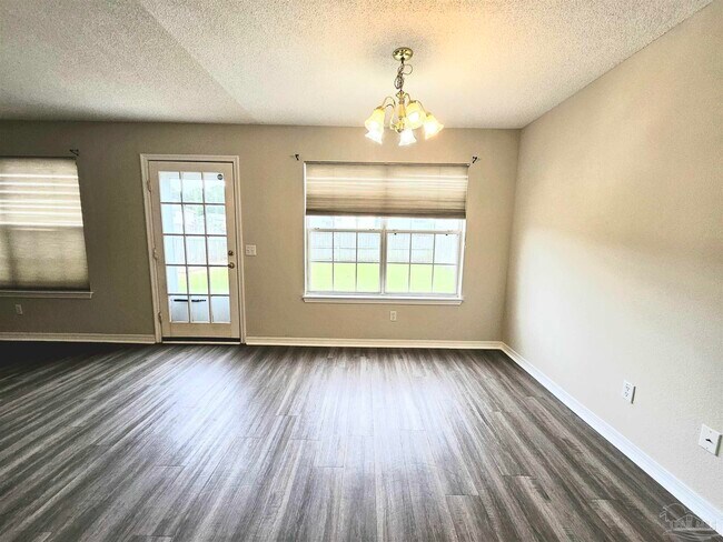 Building Photo - 3331 Two Sisters Wy