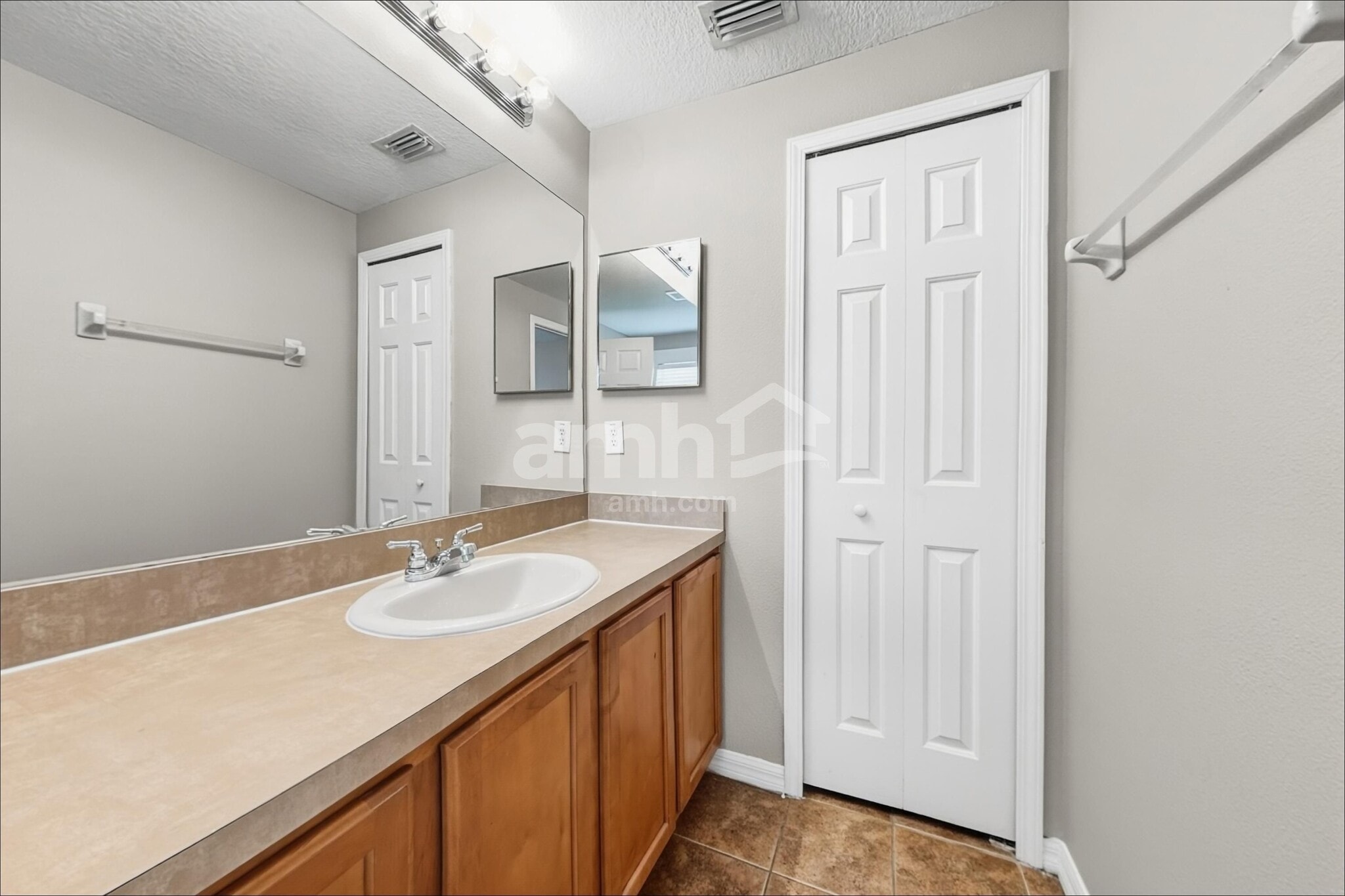 Building Photo - 25815 Crippen Dr