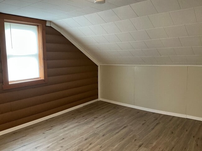 Building Photo - 167 S Main St