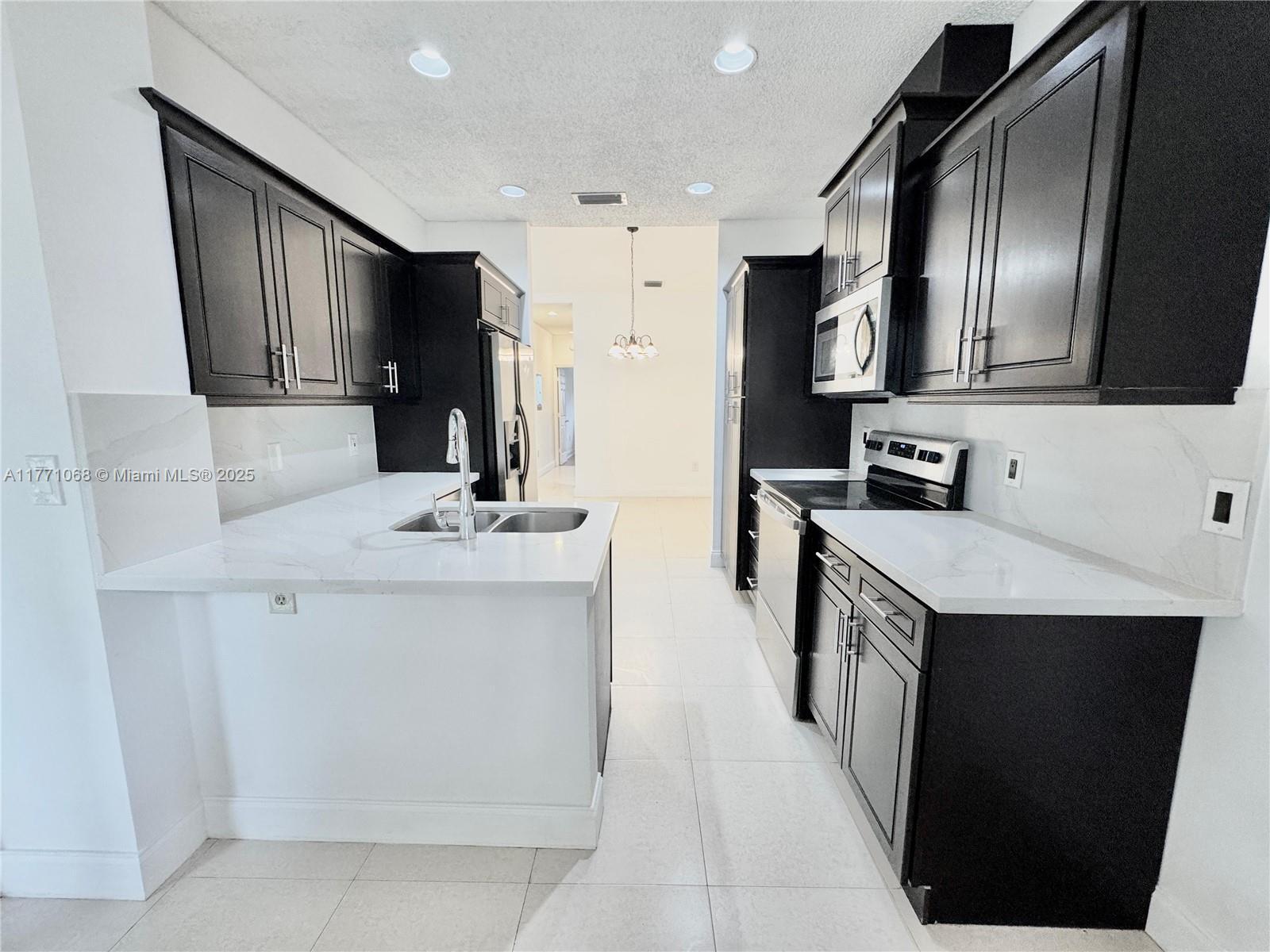 Building Photo - 16320 Malibu Dr