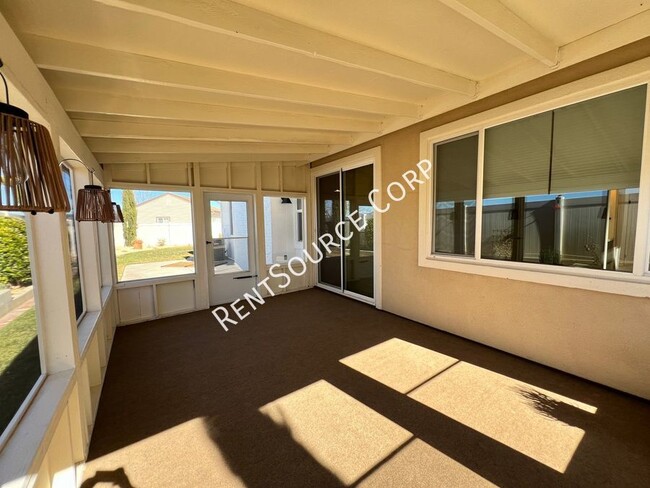 Building Photo - 3 Bedrooms/2 Bathrooms Single Story, Split...