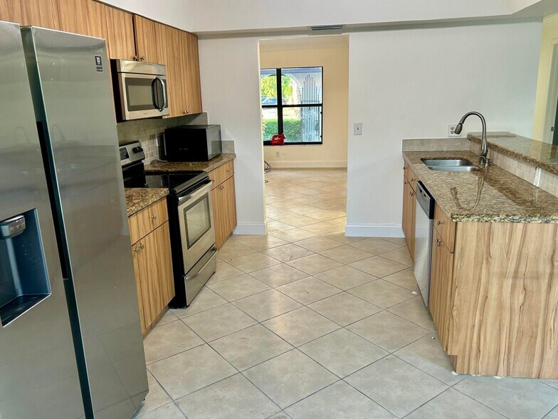 Building Photo - 22822 Pinewood Ct