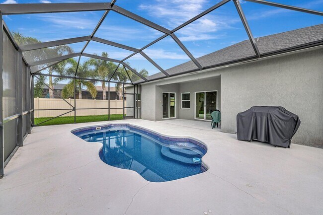 Building Photo - 348 SW Millard Dr