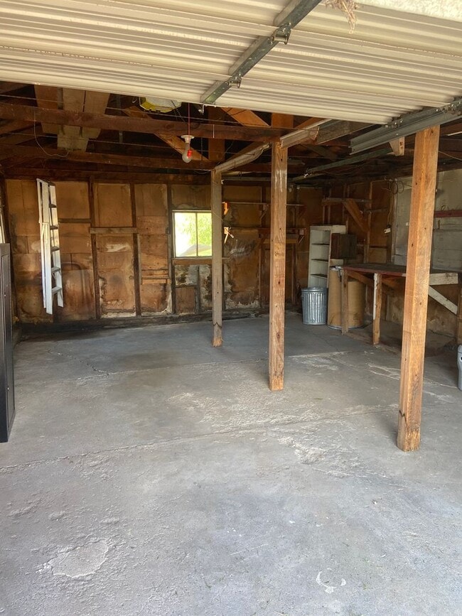 Building Photo - 2 bed 1 bath home in St Anthony