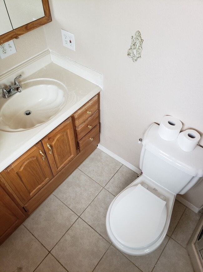 Building Photo - BEAUTIFUL HOME IN BROOMFIELD WITH FENCED IN YARD - AVAILABLE 8/6/26