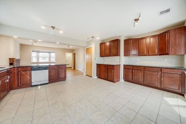 Building Photo - Entire House Rental