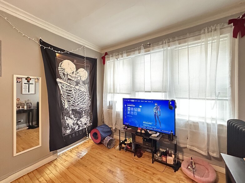 Building Photo - 5451 N Kenmore Ave