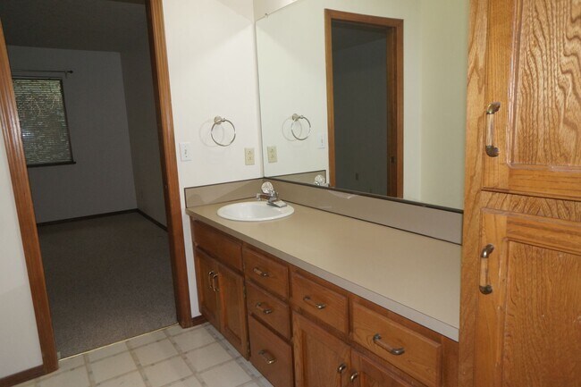 Building Photo - Lake Oswego South Shore Side Traditional