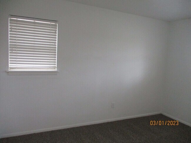 Building Photo - 212 Hallbrook Dr