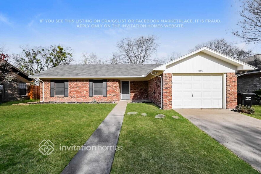 Primary Photo - 203 Briar Creek Dr