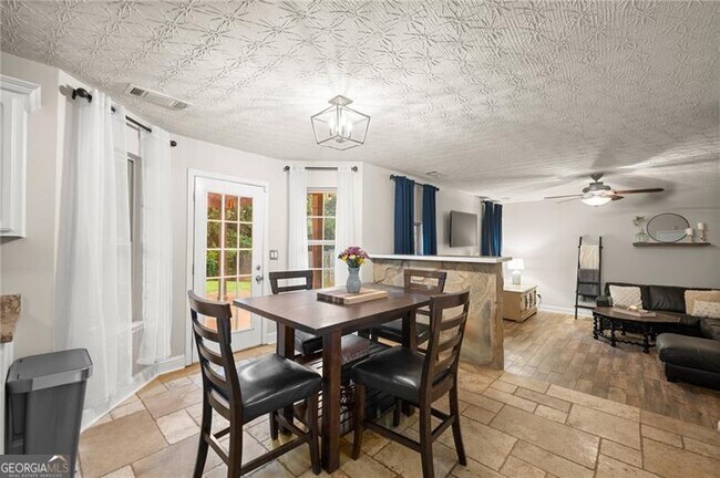 Building Photo - 4945 Cottonwood Tr