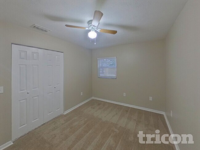 Building Photo - 2218 Village Ct