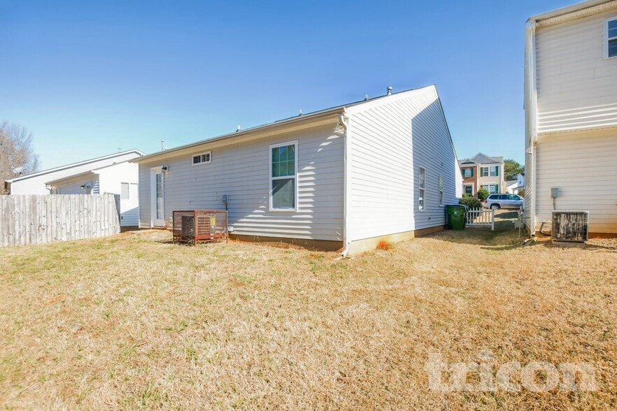 Building Photo - 10437 Hugue Way