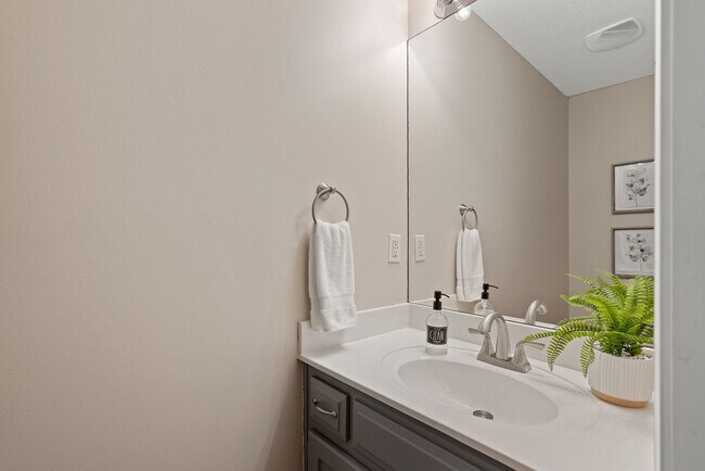 Building Photo - {13862} Spacious townhome in Prime Location + Maintenance Provided Community + Neighborhood Pool ...