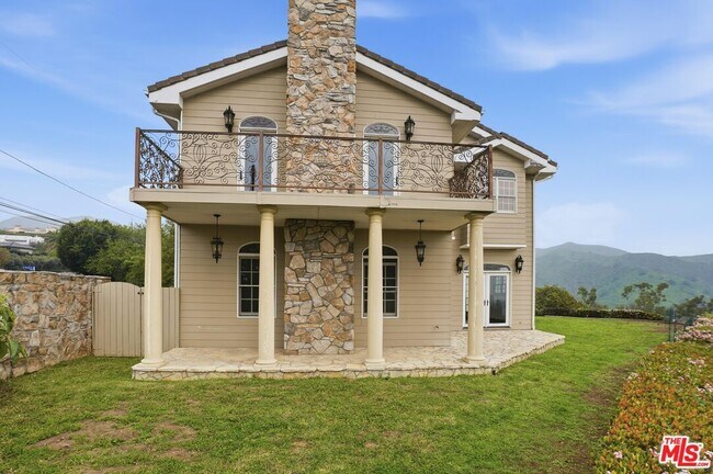 Building Photo - 1036 El Medio Ave