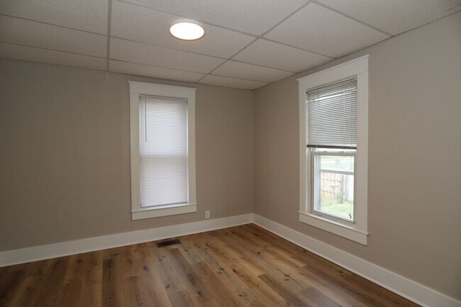 Building Photo - 917 W Jackson St