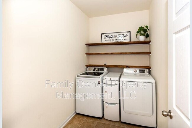 Building Photo - 159 Meadow Wood Rd