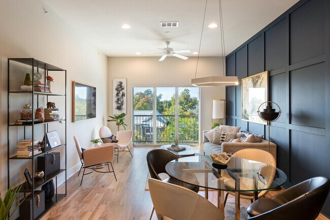 Building Photo - 908 Nueces St