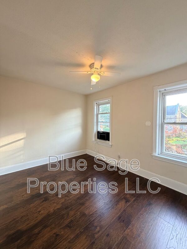 Building Photo - 758 Saville Ave